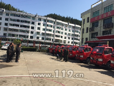 鄉(xiāng)鎮(zhèn)消防車(chē)