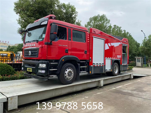 汕德卡7噸水罐消防車(國六)